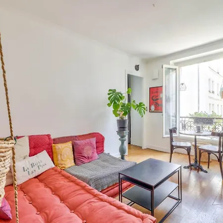 Lovely 1br Flat Near Voltaire Metro Station Lägenhet Paris
